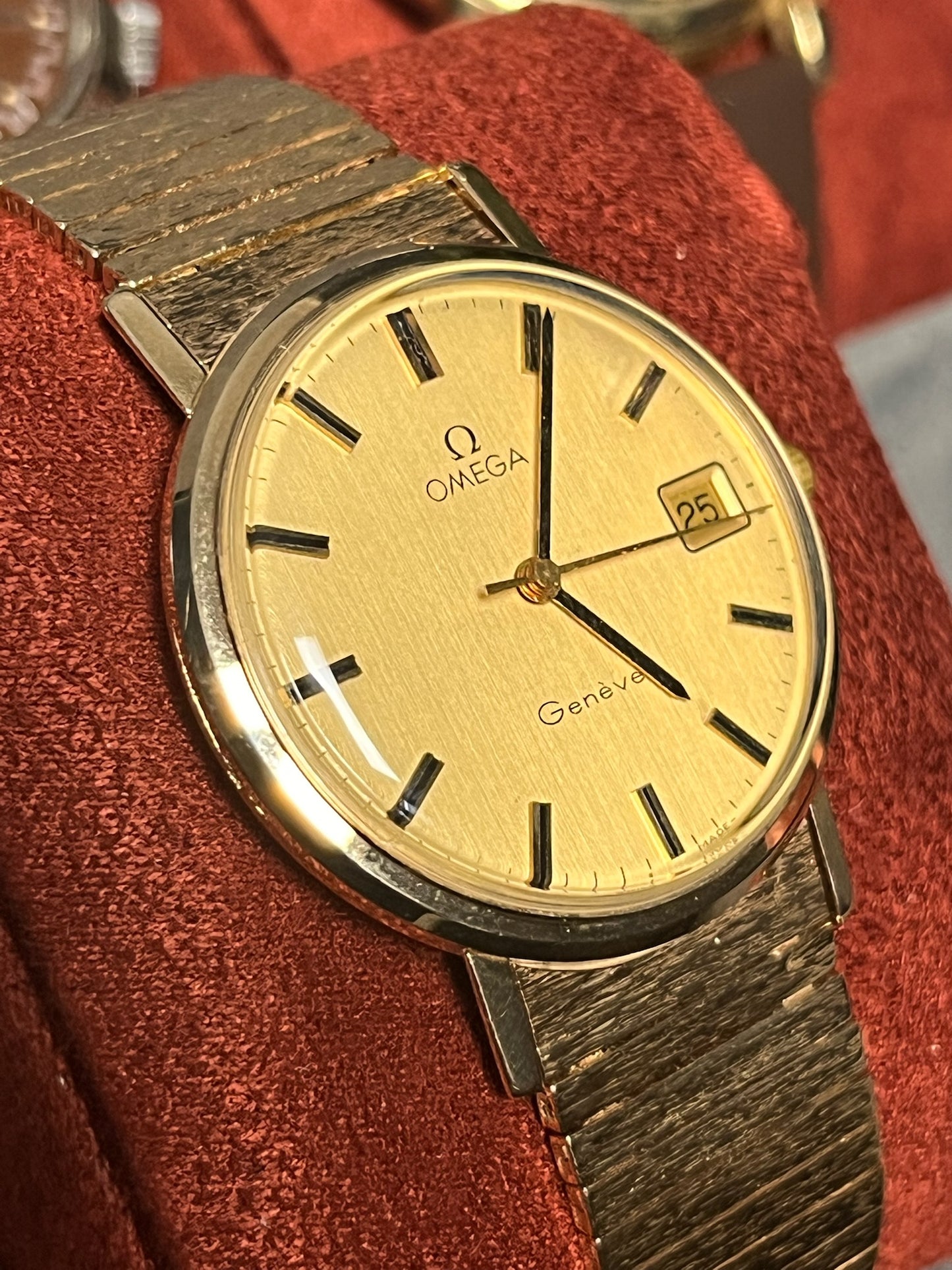 Omega Geneve 1975 - solid gold with solid gold bracelet