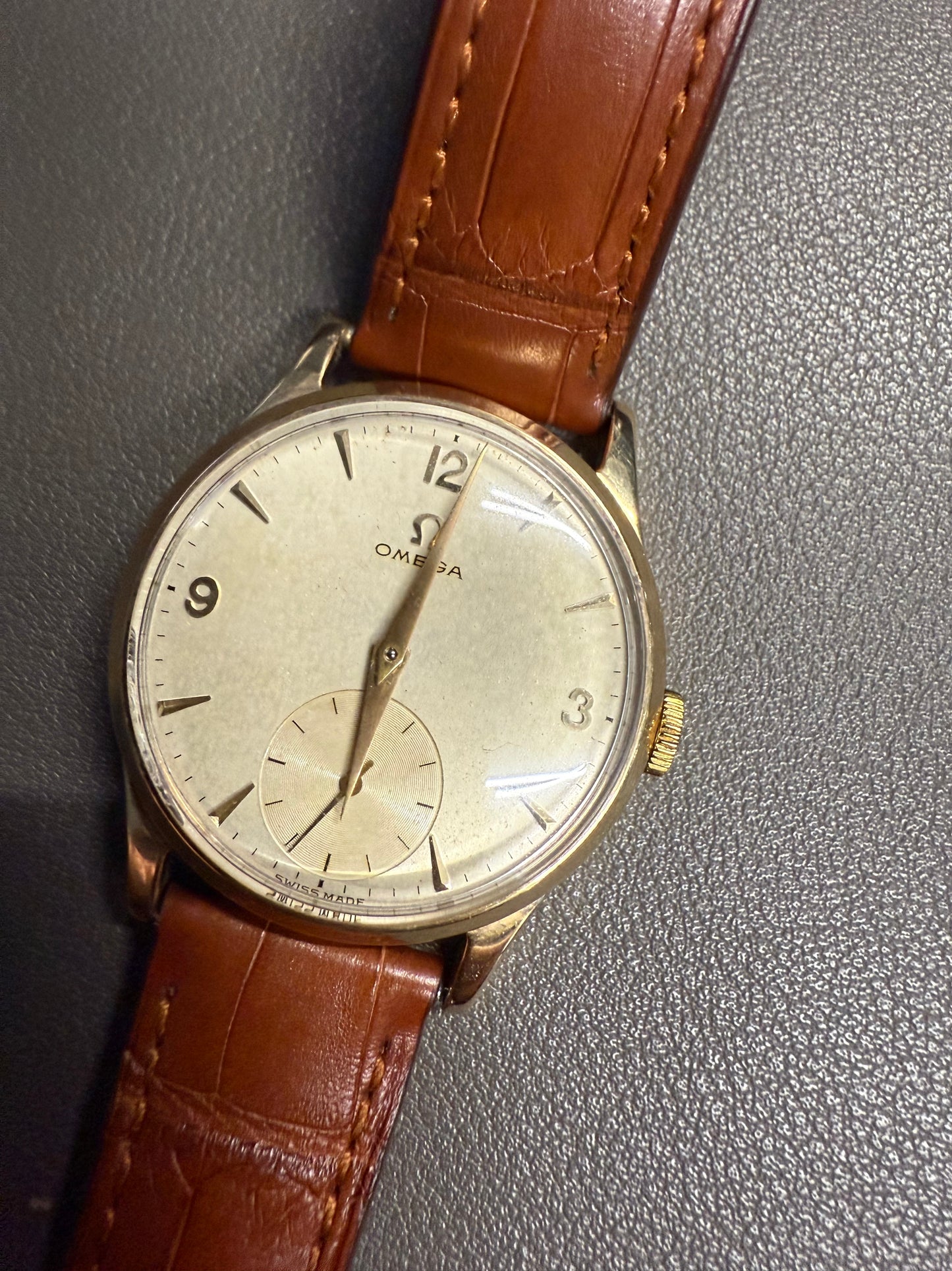 Vintage 1958 Omega - 9ct gold - sub Seconds