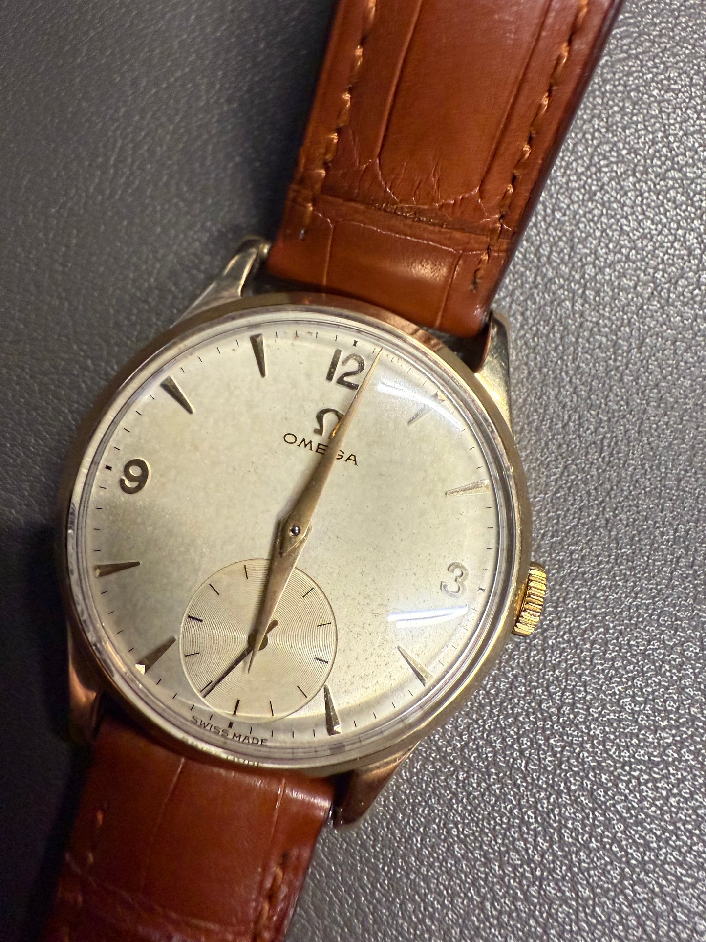 Vintage 1958 Omega - 9ct gold - sub Seconds
