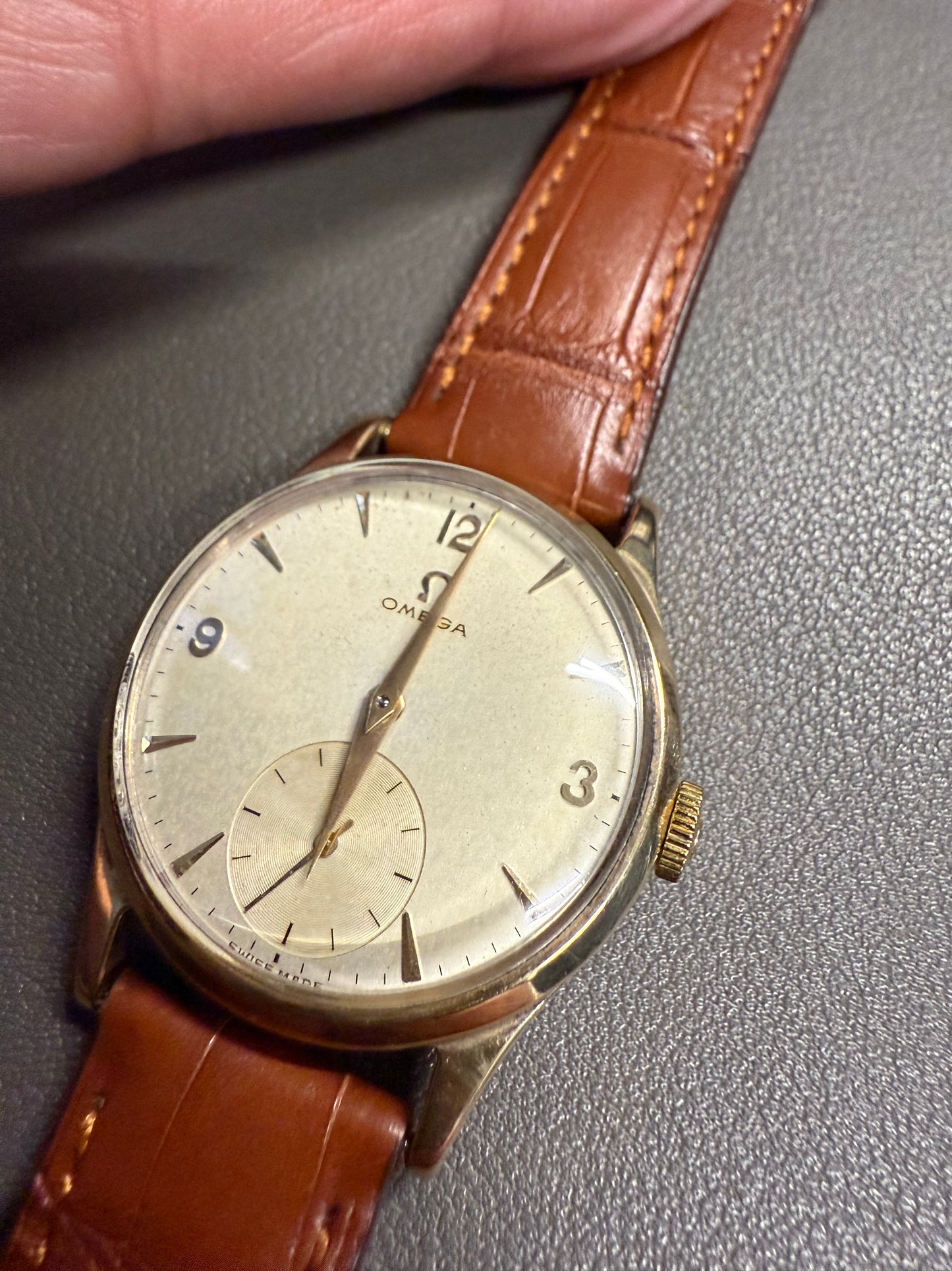 Vintage 1958 Omega - 9ct gold - sub Seconds